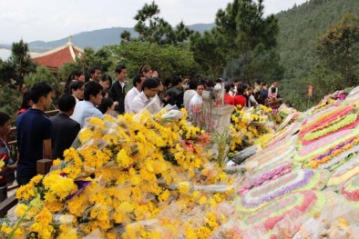 Quảng Bình: Nhiều người viếng mộ Đại tướng dịp nghỉ lễ